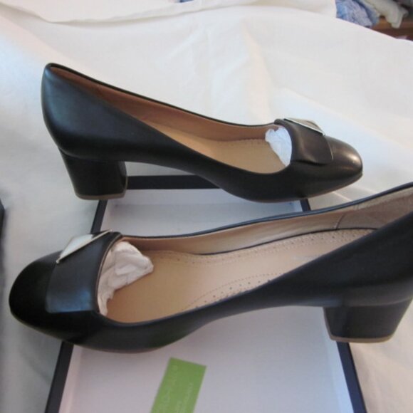 Brooks Brothers womens modern low heel pumps, sz 7.5U,  black with triangle trim - Picture 4 of 8